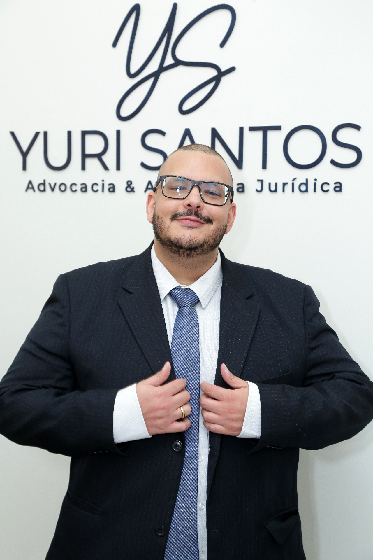 Retrato do advogado Yuri Santos